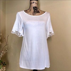 ~cable & gauge~ White blouse with crochet sleeves